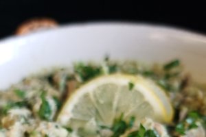 Salată cu ton și avocado - Rețeta rapidă și delicioasă