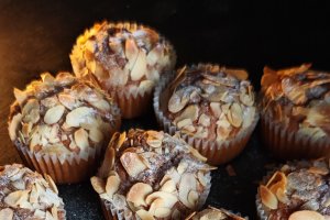Brioșe cu căpșuni și ciocolată albă - Delicioase și ușor de făcut