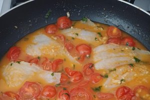 File de cod cu rosii cherry la tigaie - Simplu, usor si gustos