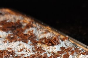 Prăjitură cu cremă de ciocolată și biscuiți - Rețeta delicioasă fără coacere