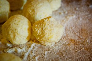 Galuste cu caise - Savoare intr-un desert delicios