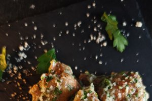 Aripioare de pui cu unt și parmezan - Delicioase și aromate