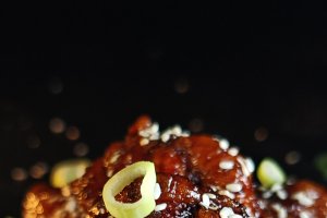 Aripioare de pui glazurate cu sos de soia - Delicioase și ușor de făcut