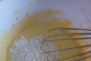 Prajitura cu branza de vaci si afine - Reteta gustoasa cu fructe