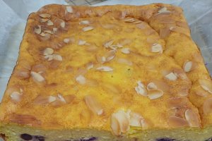 Prajitura cu branza de vaci si afine - Reteta gustoasa cu fructe