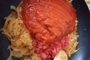 Piept de pui cu sos de ardei copti si smantana - Aromat si gustos