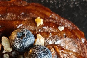 Pancakes cu ciocolată și afine - Desert irezistibil de gustos