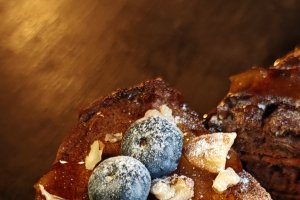 Pancakes cu ciocolată și afine - Desert irezistibil de gustos