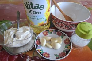 Sos de usturoi cu smantana - pur si simplu delicios