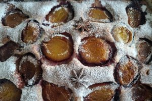 Prăjitura Cobbler cu prune și scorțișoară - Reteta gustoasa si aromata