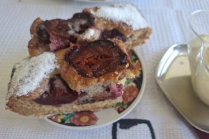 Prăjitura Cobbler cu prune și scorțișoară - Reteta gustoasa si aromata