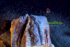 Chec cu banane și nectarine - Deliciu aromat și fraged