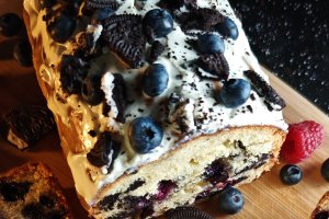 Chec cu Oreo și afine - Deliciu pufos și aromat