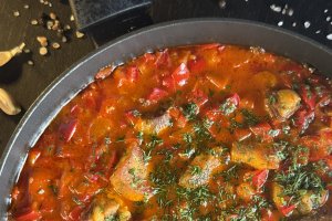 Ostropel cu carne de porc și gogoșari - Rețeta savuroasă de toamnă