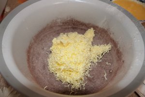 Prajitura cu mango si pralina cu alune de padure - Reteta delicioasa de casa