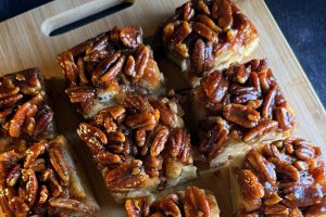 Prăjitura răsturnată cu mere și nuci pecan - Deliciul care te va cuceri prin gust și textură