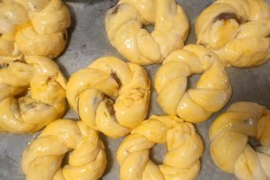 Chifle cu nutella - Fragede, aromate si pline de crema