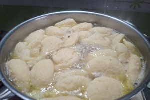 Supa de pui cu galuste de gris – Buna ca la mama acasa