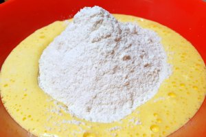 Prajitură cu dovleac plăcintar și bezea cu nuci - Deliciu de toamnă