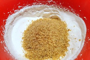 Prajitură cu dovleac plăcintar și bezea cu nuci - Deliciu de toamnă