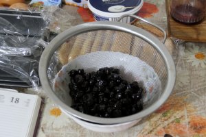 Desert cu cirese din dulceata de cirese negre amare