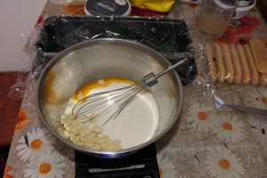 Desert cu cirese din dulceata de cirese negre amare