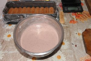 Desert cu cirese din dulceata de cirese negre amare