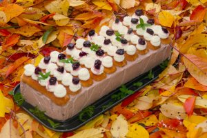Desert cu cirese din dulceata de cirese negre amare