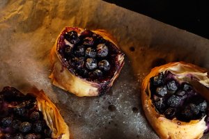 Mini tarte cu cremă de iaurt și afine - Rapide și delicioase