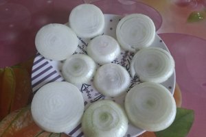 Rondele de ceapa pane, la tigaie – delicioase si simplu de facut