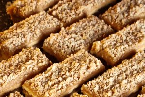 Prăjitura cu foi și cremă caramel - Deliciul aromat care te cucerește