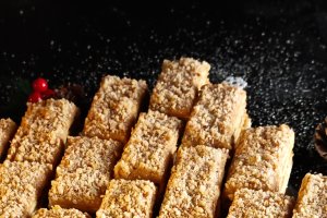 Prăjitura cu foi și cremă caramel - Deliciul aromat care te cucerește
