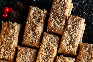 Prăjitura cu foi și cremă caramel - Deliciul aromat care te cucerește