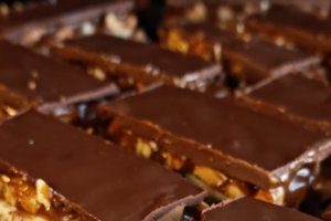 Prăjitura Snickers - Rețeta delicioasă de casă