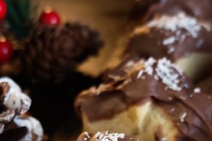 Cornulețe cu alune de pădure, cremă de fistic și ciocolată - Fragede și delicioase