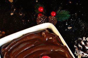 Cremă fiartă de ciocolată - Rețeta ideală pentru prăjituri și alte deserturi
