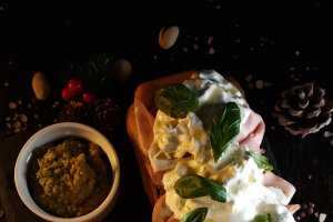 Bruschete cu pesto de fistic, mortadella și burrata - Rețeta ușoară și plină de savoare