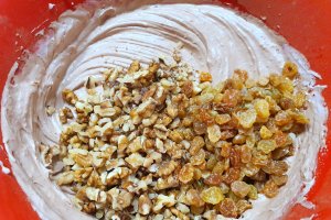 Cozonaci impletiti, umpluti cu cacao, stafide, nuci si mult rahat