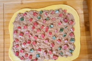 Cozonaci impletiti, umpluti cu cacao, stafide, nuci si mult rahat