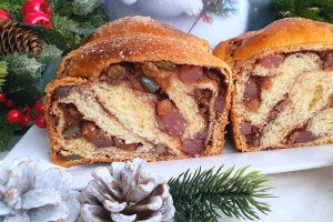Cozonaci impletiti, umpluti cu cacao, stafide, nuci si mult rahat