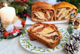 Cozonaci impletiti, umpluti cu cacao, stafide, nuci si mult rahat