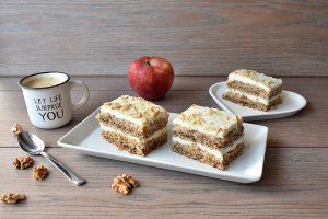 Prajitura cu nuca, mere si crema de vanilie - Reteta delicioasa