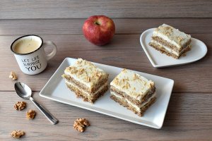 Prajitura cu nuca, mere si crema de vanilie - Reteta delicioasa