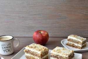 Prajitura cu nuca, mere si crema de vanilie - Reteta delicioasa