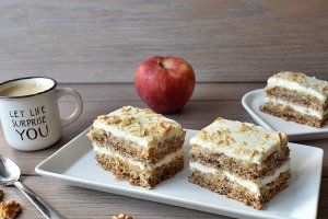 Prajitura cu nuca, mere si crema de vanilie - Reteta delicioasa
