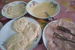Snitel pane din piept de pui, in pesmet – crocant, gustos si satios