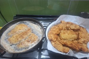 Snitel pane din piept de pui, in pesmet – crocant, gustos si satios