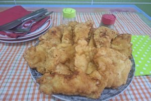 Snitel pane din piept de pui, in pesmet – crocant, gustos si satios