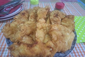Snitel pane din piept de pui, in pesmet – crocant, gustos si satios