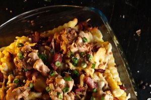 Cartofi prăjiți cu carne și brânză la cuptor - Rețeta sățioasă și gustoasă